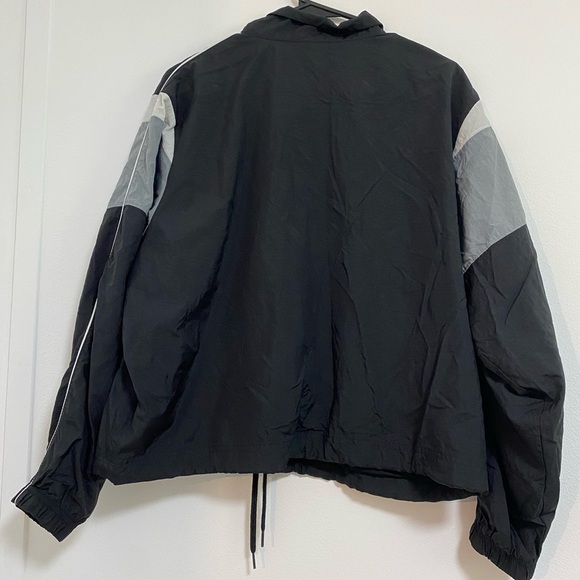 Nike vintage Women's Black and White Utility Jacket like new - Picture 6 of 6